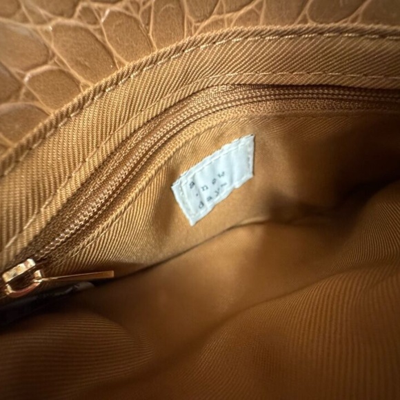 a.New.Day,Woman,2 purse+handbags $22,Each,Honey coffe,Zip,Pockets,Faux Leather.! - Picture 8 of 16